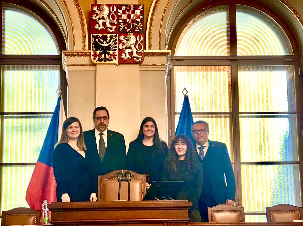 Embajada de Chile en Chequia -Velvyslanectví Chile tweet media