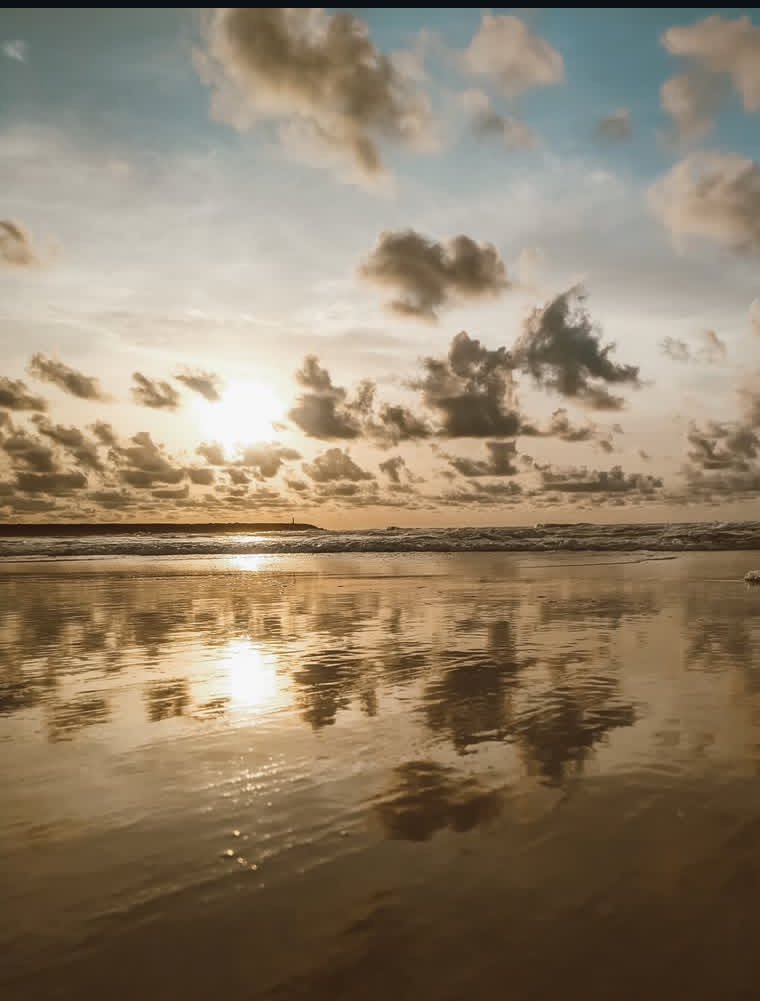 lagosonabudget's tweet photo. There’s nothing more fun than having a weekend beach hangout with your friends☀️🌊

Sunset Haven
📍Lighthouse beach, Tarkwa bay

Budget: 10k per person https://t.co/KsYwHJC8c7