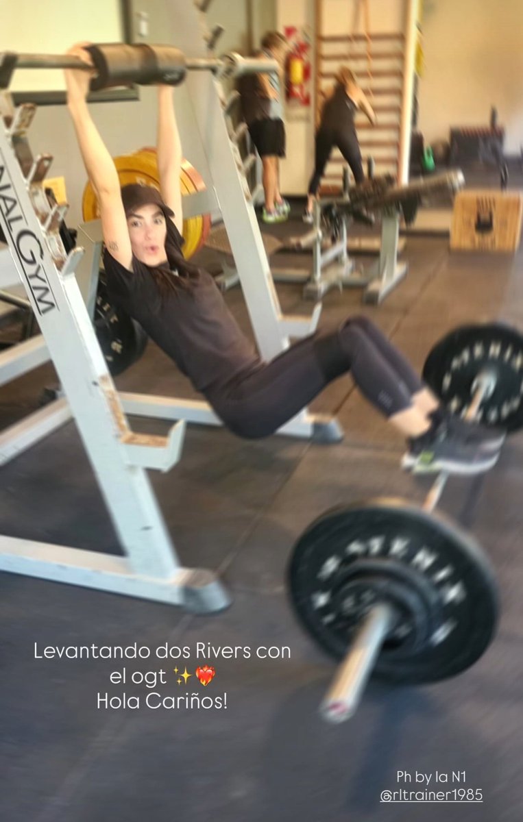 todas las girlies de la industria dejandose de seguir en Instagram 
mientras tanto lali: