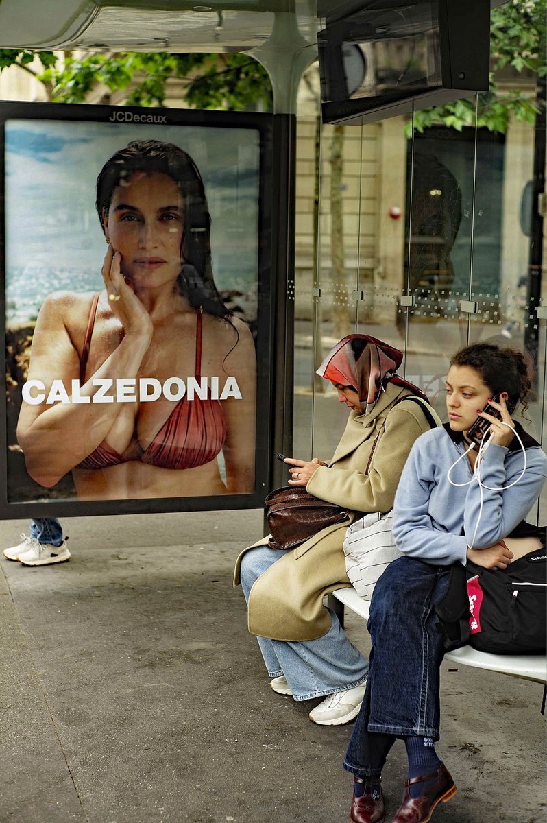 jpquinonero's tweet image. #sexy #multicultural #streetphotography #photographie #fotografía #Leica / París en color … La publicidad sexy y la nueva Francia, el París multicultural …
unatemporadaenelinfierno.net/2026/03/18/par… ...