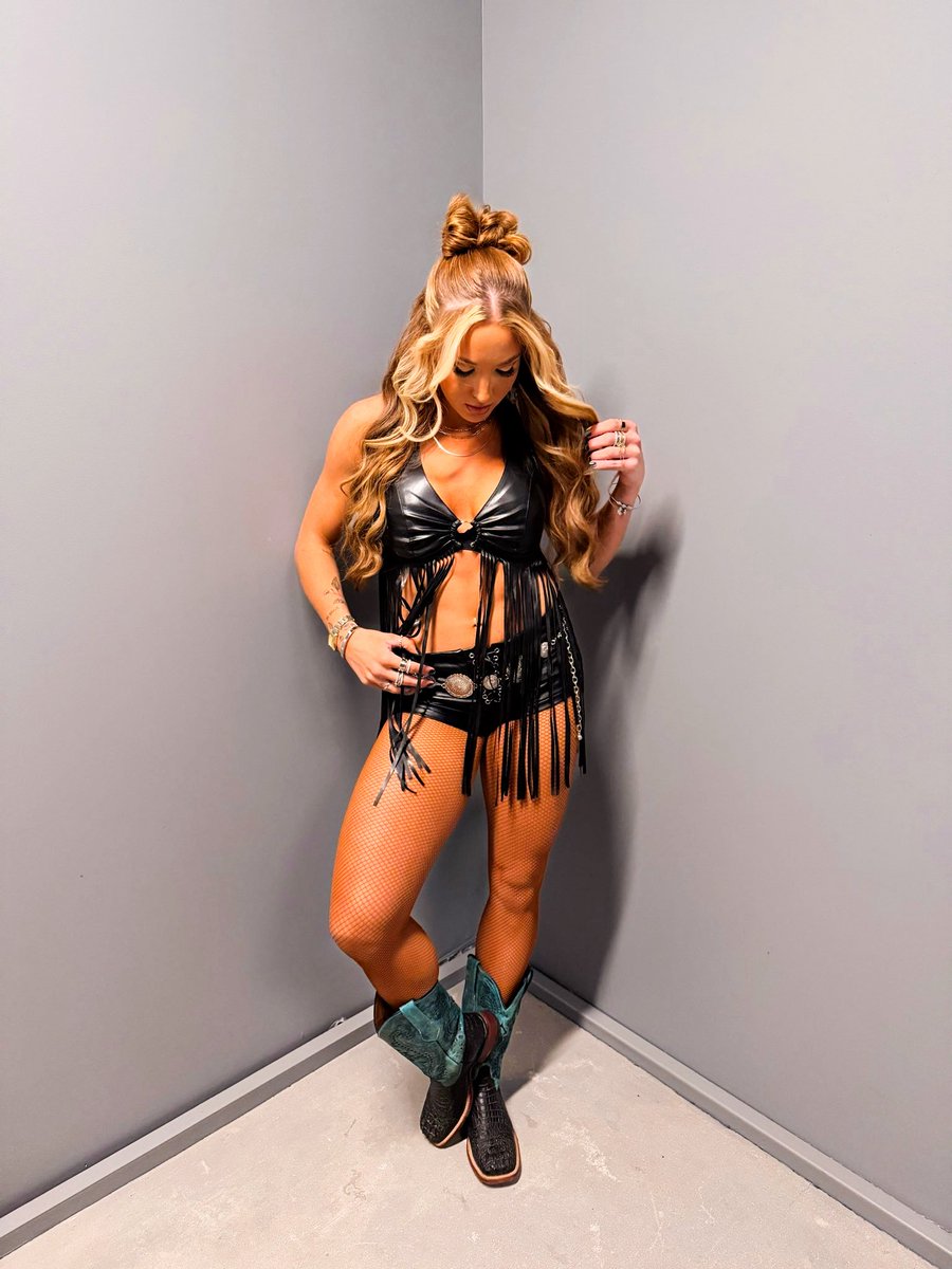 Sassy southern belle. ♡ NOT lainey_wwe. tweet media