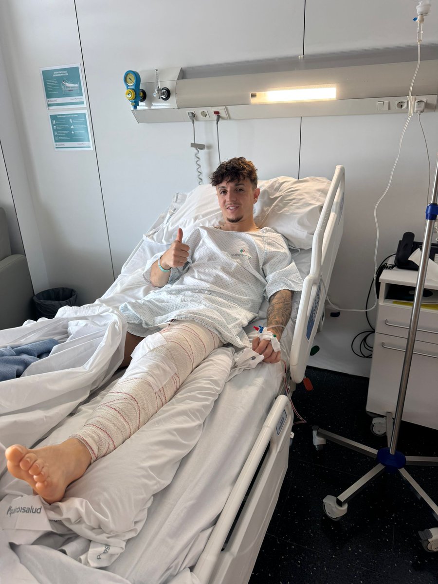 UEO1921's tweet photo. 👌 𝙈𝙖𝙛𝙛𝙚𝙤, 𝙤𝙥𝙚𝙧𝙖𝙩 𝙖𝙢𝙗 𝙚̀𝙭𝙞𝙩!

👨‍⚕️ El lateral de Sant Joan Despí ha estat intervingut avui a @quironsalud de la lesió al lligament encreuat anterior i menisc.

👣 Aquest camí el farem junts. Tota la força, @MaffeoVictor!

#ÀnimsVíctor #2RFEF3 https://t.co/graSzRBTAS