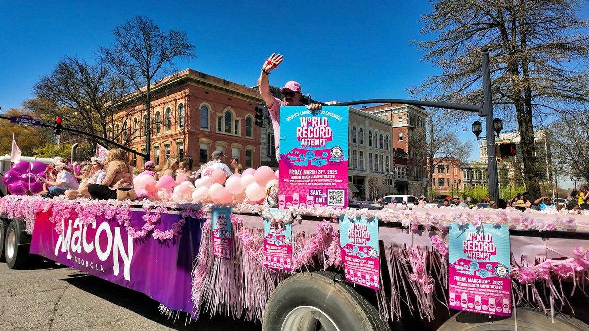 southeasttouris's tweet photo. 🌸 Macon blooms pink — join the International Cherry Blossom Festival March 20–29th!
Over 350,000 cherry trees. A Signature Event of the Southeast featuring concerts, parades, food, art &amp; more.🩷 

🔗 https://t.co/z9jNfXUHnN https://t.co/FyogLKaMvN