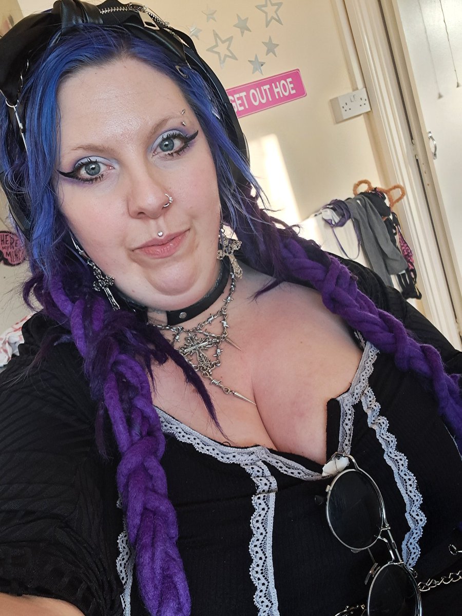 Pixiegrungebabe's tweet photo. Cyber gothic princess! ;))
🩶💜💚
#sexy #pretty #disabledandcute
#chronicpainwarrior #fibromyalgiawarrior #sciatica #thryoid #punk #gothbabe #altgirl #myalgicencephalomyelitisawareness #sickbutpretty #dreadlocks #purplehair https://t.co/lvTI0dMjpq