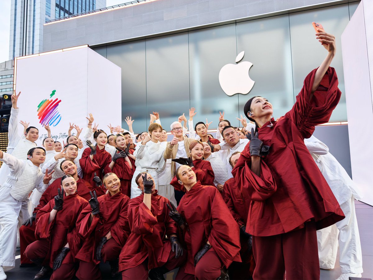 MacRumors's tweet photo. Photos: Apple's 50th Anniversary Celebration in China https://t.co/wLxn5Em98i