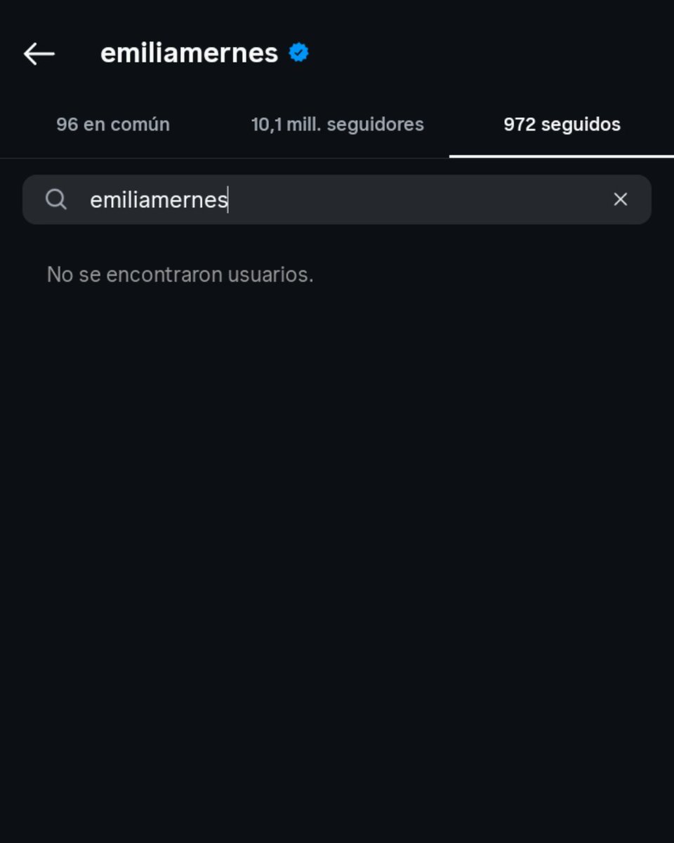Emilia Mernes dejó de seguir a Emilia Mernes en instagram.