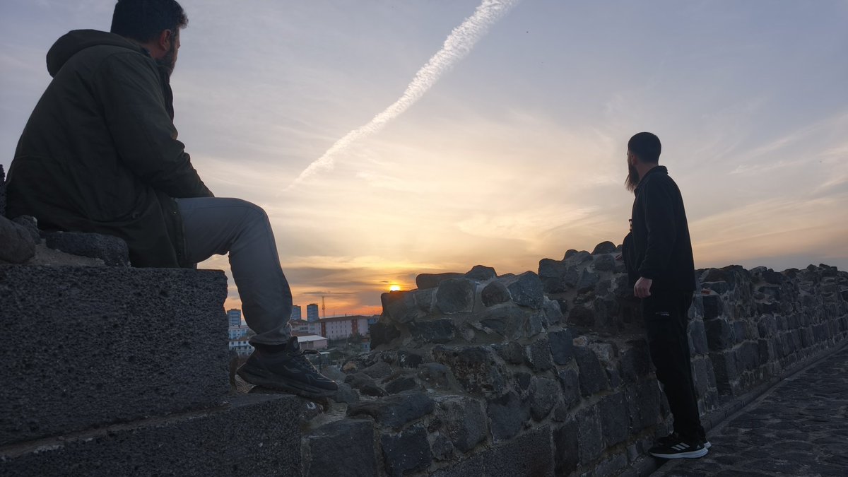 Köklü Değişim Diyarbakır Temsilciliği olarak Hicrî 1447 Şevval Hilalini  gözetledik. 

Rasul SallAllahu Aleyhi ve Sellem şöyle buyurdular: 

"Hilali gördüğünüz zaman oruç tutun. Hilali gördüğünüzde iftar (bayram) edin. 
Eğer hava kapalı olursa, ayı otuza tamamlayın!”