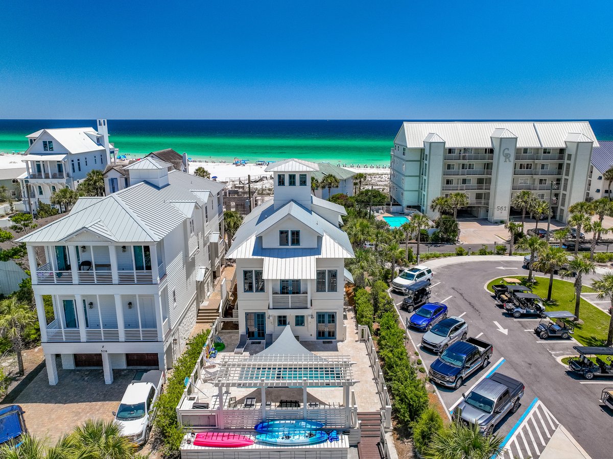 Royal_30A's tweet photo. Spring and summer are calling at Riders in the Sun!

This 3-story beach retreat sleeps 18, features a heated private pool, and is just steps from the sand. Sunrise over Eastern Lake, sunset on the Gulf. Dates are filling fast—book now. 

https://t.co/aTSxVSt0Zj https://t.co/T5yyi9W7UD
