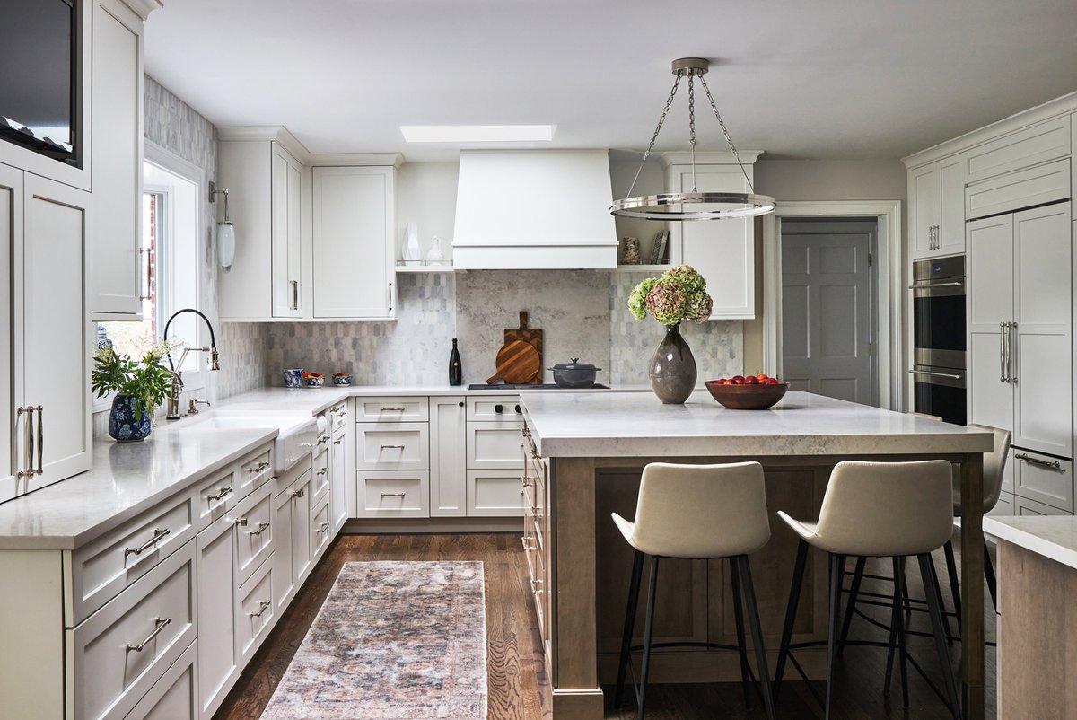 KDPartners's tweet photo. Tranquil, functional, and beautifully balanced. Soft tones, natural light, and thoughtful work zones create a kitchen that feels as good as it looks.

https://t.co/wTMC0nsyTO

#DreamKitchen #CustomKitchen #TransitionalDesign

Photo: Michael Alan Kaskel https://t.co/Z8IeJMQjPD