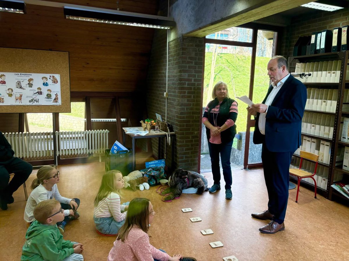 🐶📖 Quand les chiens aident les enfants à aimer la lecture à Ans

La dernière séance de “Lis-moi une histoire” à la Bibliothèque Soreil a affiché complet.

En tant que Président du CPAS, en charge du Bien-Être animal, je me réjouis de ce beau moment de lecture et de lien social.