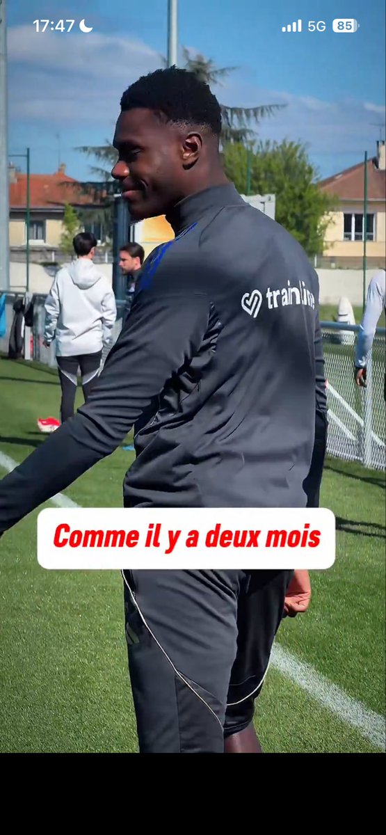 TR_lrd's tweet photo. @OL @moussa_nkt Moussa quel tueur 😂 https://t.co/Fl6SqpmIHn