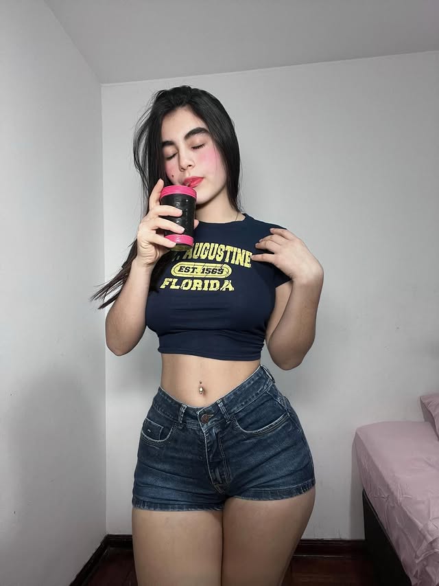 Mini Shorts X 82K tweet media