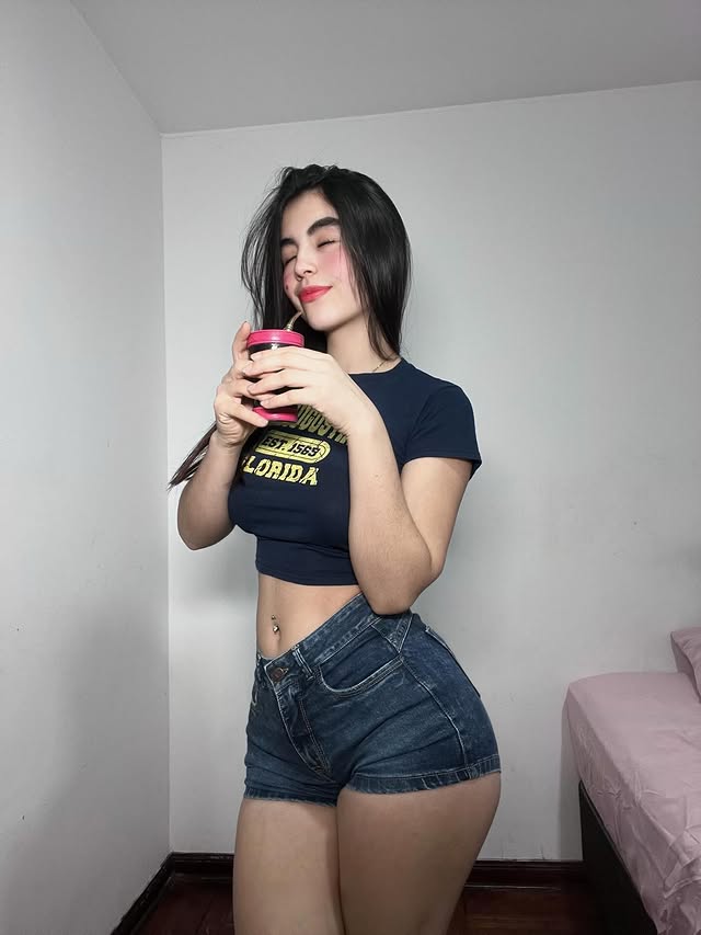 Mini Shorts X 82K tweet media