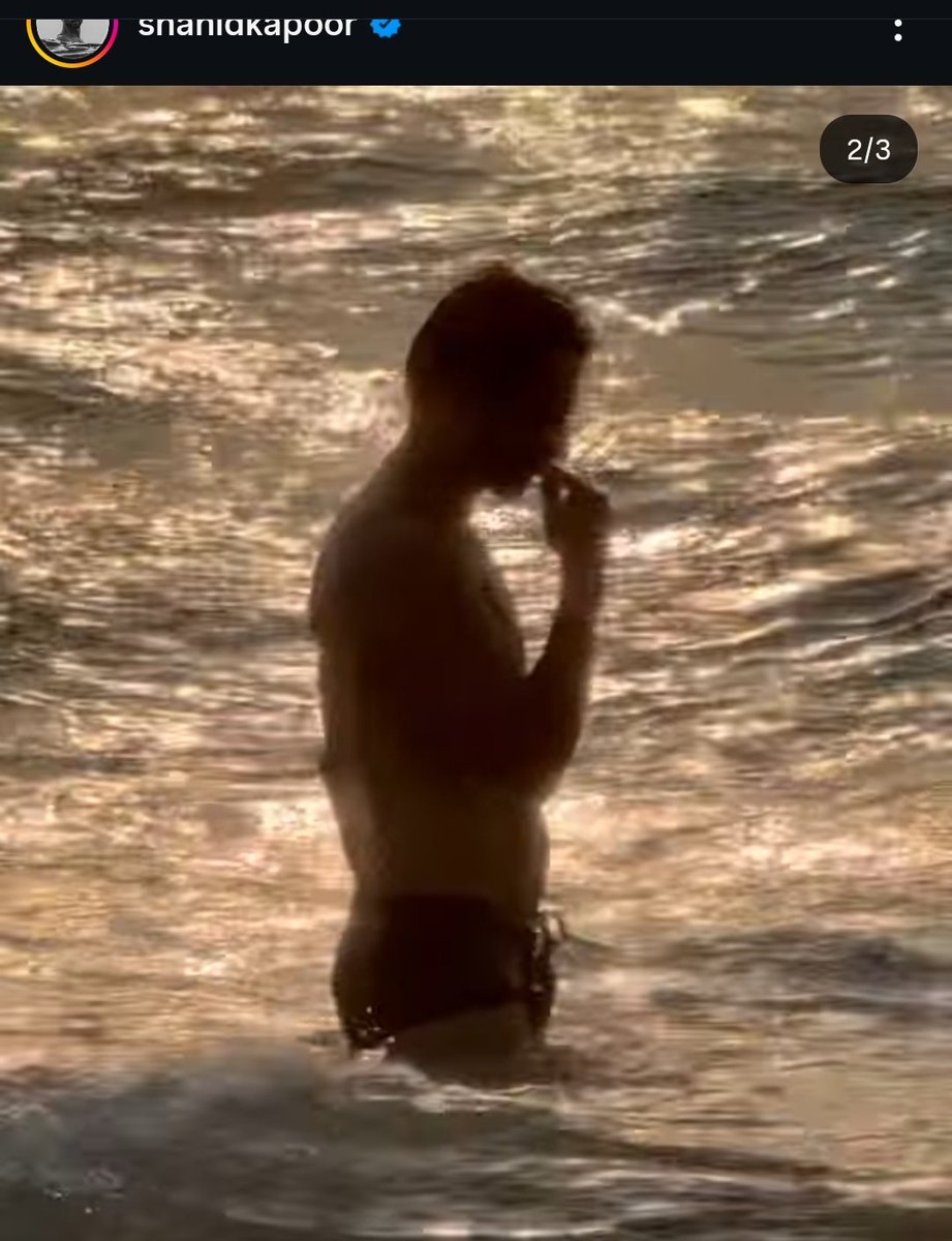 exploring_some1's tweet photo. Shahid Kapoor Posted His Bulge video 🥵 But Later He Delete it #shahidkapoor https://t.co/QDqFdKZgLp