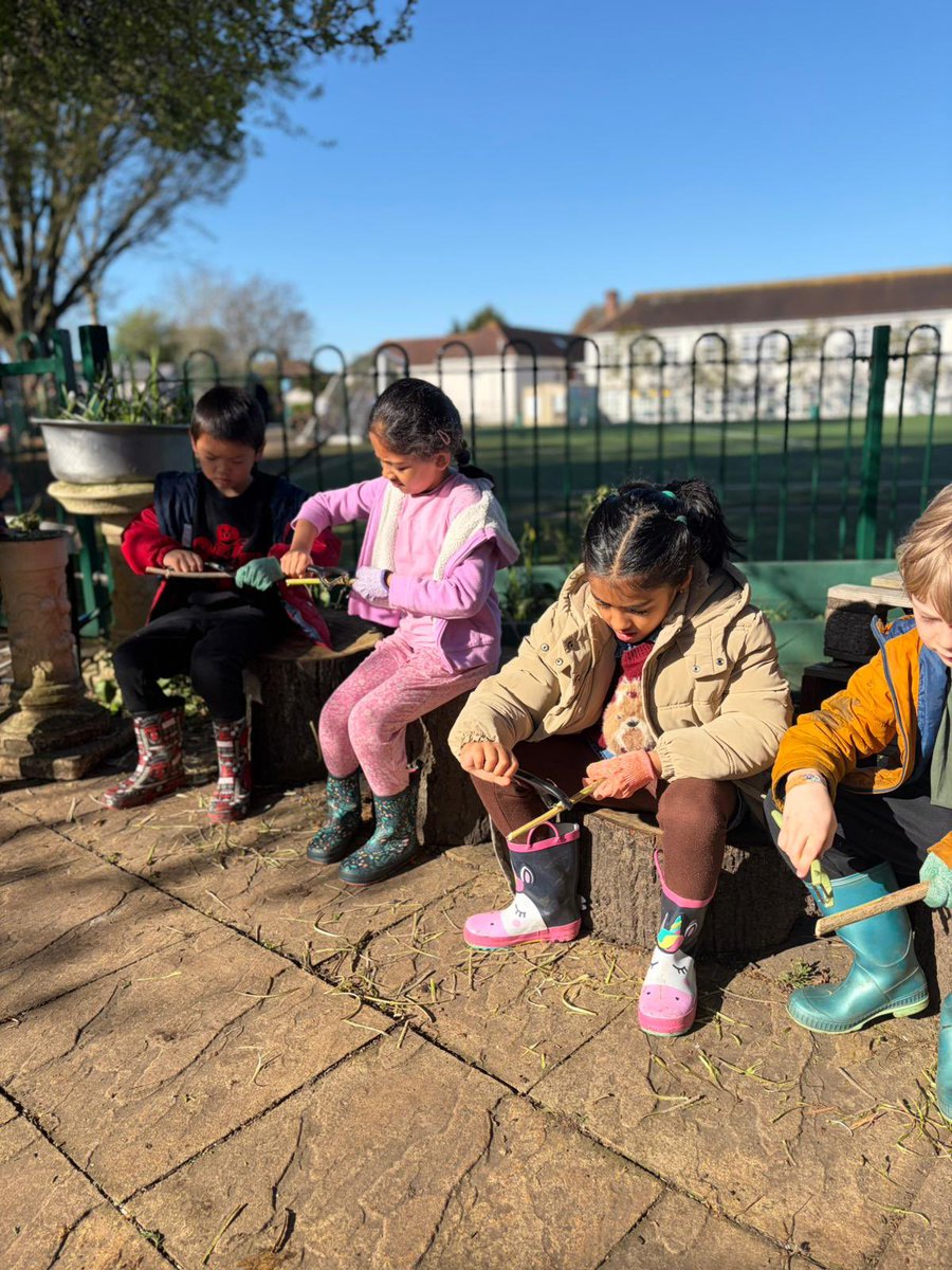 LEOforestschool's tweet image. ✨ Magic in the woods! 🧙‍♂️🌳
Year 2 @cheamparkfarm turned Elder branches into handcrafted magic wands at Forest School today! We practiced safe whittling and used our imagination to bring the forest to life. The favorite spell of the day? "ABRACADABRA !" ⚡️✨
#ForestSchool #Year2