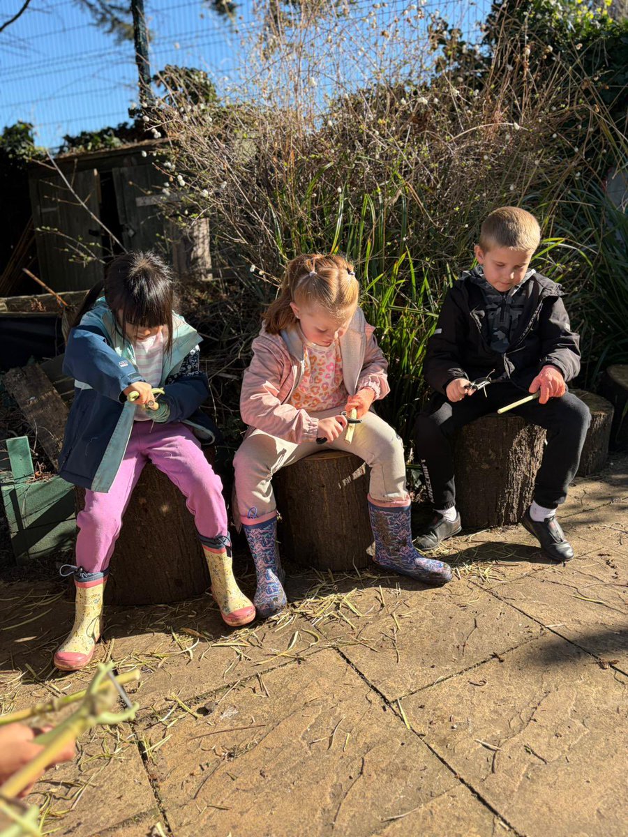 LEOforestschool's tweet image. ✨ Magic in the woods! 🧙‍♂️🌳
Year 2 @cheamparkfarm turned Elder branches into handcrafted magic wands at Forest School today! We practiced safe whittling and used our imagination to bring the forest to life. The favorite spell of the day? "ABRACADABRA !" ⚡️✨
#ForestSchool #Year2