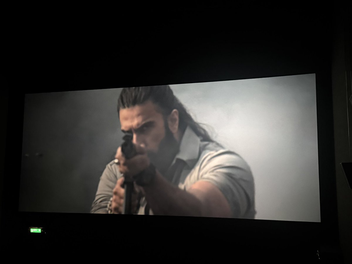 WinItAlways's tweet photo. @coolfunnytshirt Ultimate movie. BH score is too good. Superb Action, goosebumps all thru the movie and climax toh out of the world. https://t.co/dW2Hhbl03l