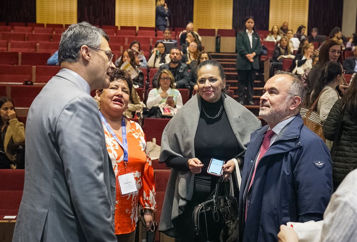 MedLegalColombi's tweet photo. ⏰#AEstaHora participamos en la presentación de la Guía para la Valoración de Percepción del Riesgo de Feminicidio en el Contexto Familiar. ¡Reconocer el riesgo a tiempo salva vidas! #AntesQueSeaTarde https://t.co/CseuhbwVOj