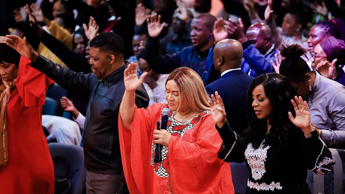 AlphLukau's tweet photo. God has been our refuge, our strength, and our help in times of need. 
May this week overflow with unexpected favor and undeniable blessings for you and your family — join us next Sunday and encounter Yahweh for yourself.

#PowerOfGod #SundayEncounter #FavorOnYourLife #ChurchInvite