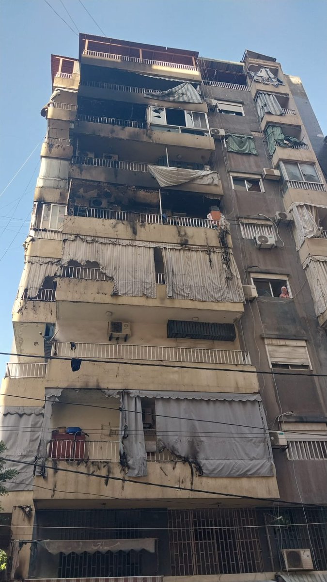 beirut_fire's tweet photo. بتاريخ ٢٠٢٦/٠٣/١٨ شارك فوج إطفاء بيروت في عمليات الإطفاء والانقاذ في منطقة زقاق البلاط بعد  تعرض عدة شقق في المنطقة   للاعتداء اس_رائيلي .
#فوج_إطفاء_ بيروت
#بلدية_بيروت
#مركز_الملعب_البلدي
# مركز الباشورة https://t.co/EAeVpAbLmd