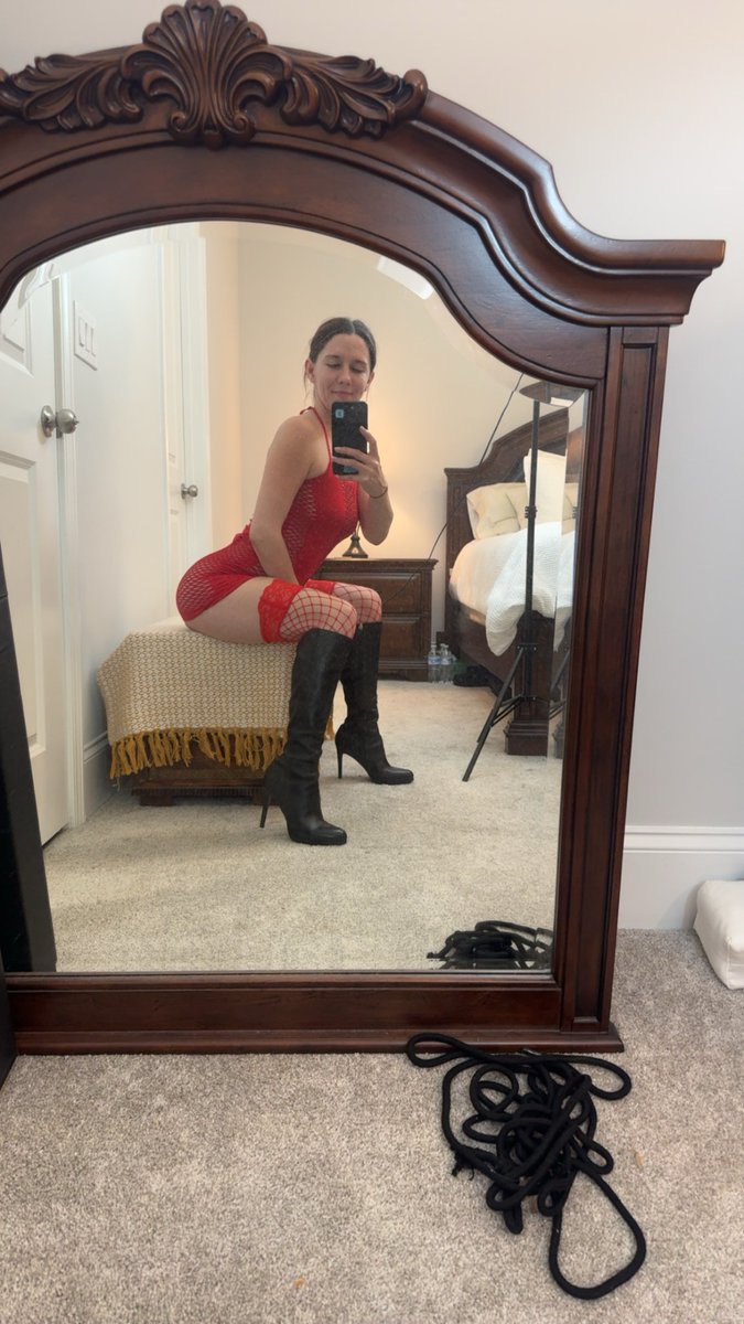 tinasky699's tweet photo. We did it guys!! 31 follows maybe more now lol 😝 I’ll check on my break! Thanks for my already fans on Snapchat who added me here! Message me there or here with your screenshot/ proof you followed me for your free vid!!! https://t.co/7zizTdXB4R