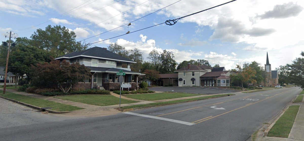 RetailCompanies's tweet photo. FOR SALE | Multi-tenant investment opportunity in Anniston, AL. Convenient proximity to downtown Anniston with recession-resistant professional services tenancy. Strong demand submarket for legal, medical, and professional office users. https://t.co/M0TsAO9eNq