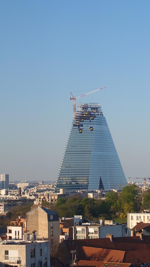 electeurlibre's tweet photo. #Paris #saccagelaFrance #saccageParis #tourtriangle
#municipales2026 @anticor_org @canardenchaine 
Et pendant ce temps là une écrasante tour d'un autre âge voit le jour à Paris sous le regard complice de la municipalité, entourer Paris de tours immenses ?! , pourquoi pas ?!!!.... https://t.co/99BFHS08n6