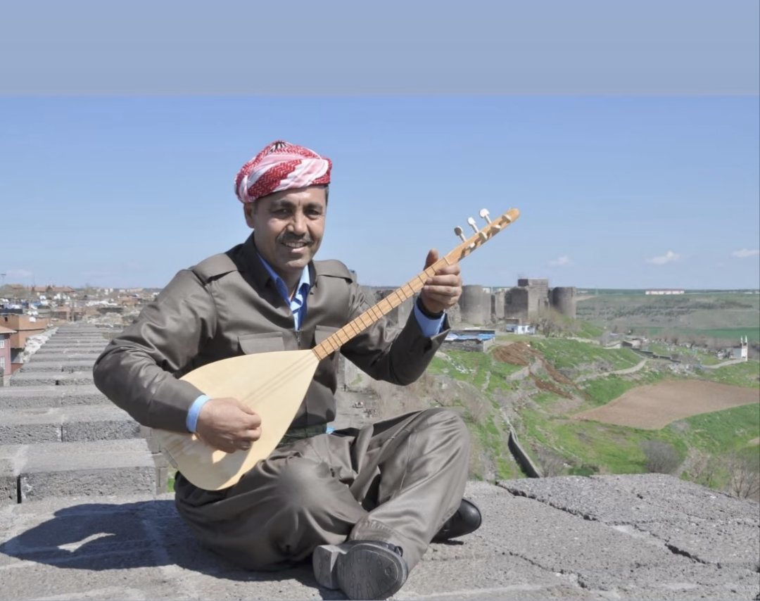 kendinekurd's tweet photo. Kürt müziğinin sevilen ismi Mardinli sanatçı Mehmet Emin Erden (Emînê Erbanî), hayatını kaybetti. https://t.co/OHuf6smaLO