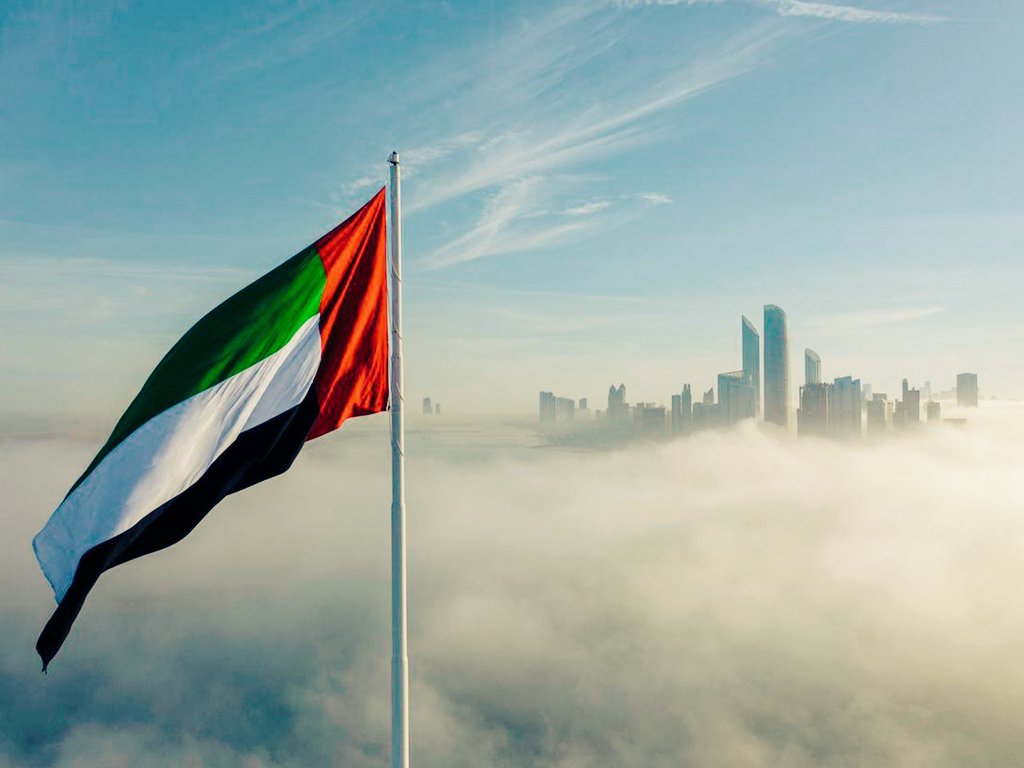 KaramRoland's tweet photo. أنا كمقيم في دولة الإمارات العربية المتحدة، لم أشعر يومًا أنني مغترب. منذ اليوم الأول شعرنا أننا بين أهلنا، حيث يعاملنا شعب الإمارات وقيادتها بإنسانية واحترام وكأننا مواطنون في هذا البلد. حقوقنا محفوظة، ونعيش في أمن واستقرار وطمأنينة قلّ نظيرها في العالم.هذا الشعور يجعل من واجبنا أن نقف إلى جانب شعب الإمارات وقيادتها الحكيمة، لأن هذه الدولة لم تبنِ ما وصلت إليه بالصدفة، بل برؤية بعيدة المدى وتخطيط وإدارة امتدت لسنوات طويلة، وضعت الإنسان — مواطنًا كان أم مقيمًا — في أعلى سلم الأولويات.
ننام مطمئنين لأننا نثق بأن هذا الوطن محمي بقيادته الحكيمة وبأبطال القوات المسلحة وصقور القوات الجوية الذين يسهرون على أمن البلاد وسلامة كل من يعيش على أرضها، لنتمكن جميعًا من مواصلة حياتنا بشكل طبيعي وآمن.
ما وصلت إليه الإمارات اليوم جعلها نموذجًا عالميًا في الأمن والاستقرار والازدهار والتعايش. ولهذا نرى حجم الحقد والغيرة من هذا النموذج الرائد، سواء عبر الحملات الإعلامية المضللة أو الأخبار الكاذبة أو حتى التهديدات التي تتعرض لها. 
لكن كل ذلك لا يغير الحقيقة الإمارات كانت وستبقى لؤلؤة المنطقة ونموذجًا يُحتذى به.
الإمارات قدّمت للعالم تجربة فريدة في التآخي بين الشعوب؛ حيث يعيش الناس من مختلف الجنسيات والأديان والثقافات جنبًا إلى جنب بسلام واحترام، رغم كل الخلافات التي قد تكون قائمة بين بلدانهم. 
 هذه التجربة الإنسانية الاستثنائية أزعجت الكثيرين، لأنها أثبتت أن التعايش الحقيقي ممكن.ستبقى الإمارات منارة للتسامح والسلام، وبلدًا يجتمع فيه الناس من كل أنحاء العالم ليعيشوا بكرامة وأمان. ونحن كمقيمين نعتز بانتمائنا لهذه الأرض ونحب أهلها وقيادتها، ولن ننسى ما قدمته لنا.
 سنقف جنبًا إلى جنب مع إخوتنا الإماراتيين، صفًا واحدًا في وجه كل التحديات، وسنخرج من كل محنة أقوى بإذن الله.
حفظ الله الإمارات قيادةً وشعبًا، وأدام عليها نعمة الأمن والاستقرار والازدهار، وأطفأ عيون الحاسدين والحاقدين. وكما عودتنا دائمًا، ستبقى الإمارات تبهر العالم بحكمتها، وبرؤيتها الثاقبة، وبقدرتها الاستثنائية على إدارة الأزمات وصناعة المستقبل.
عاشت الإمارات 🇦🇪
#الامارات_أمن_وأمان #الامارات_العربية_المتحدة #الامارات_قدوة_وجلدها_غليظ #الامارات_خط_أحمر