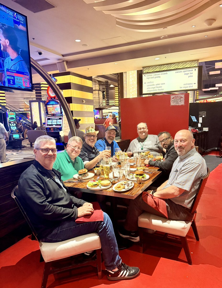 linotadros tweet media