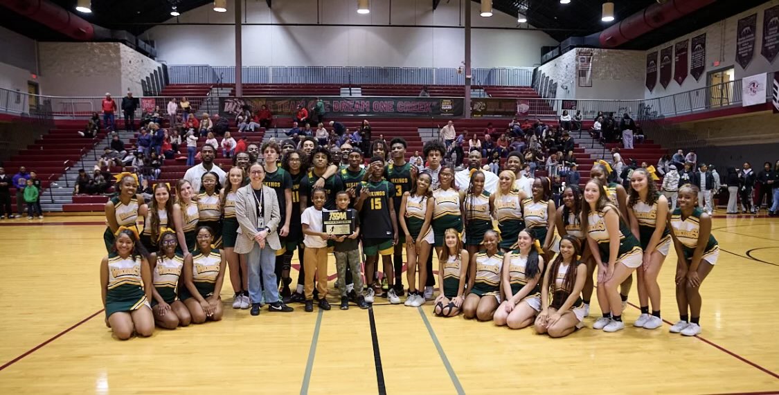 Tobias Santiago tweet media