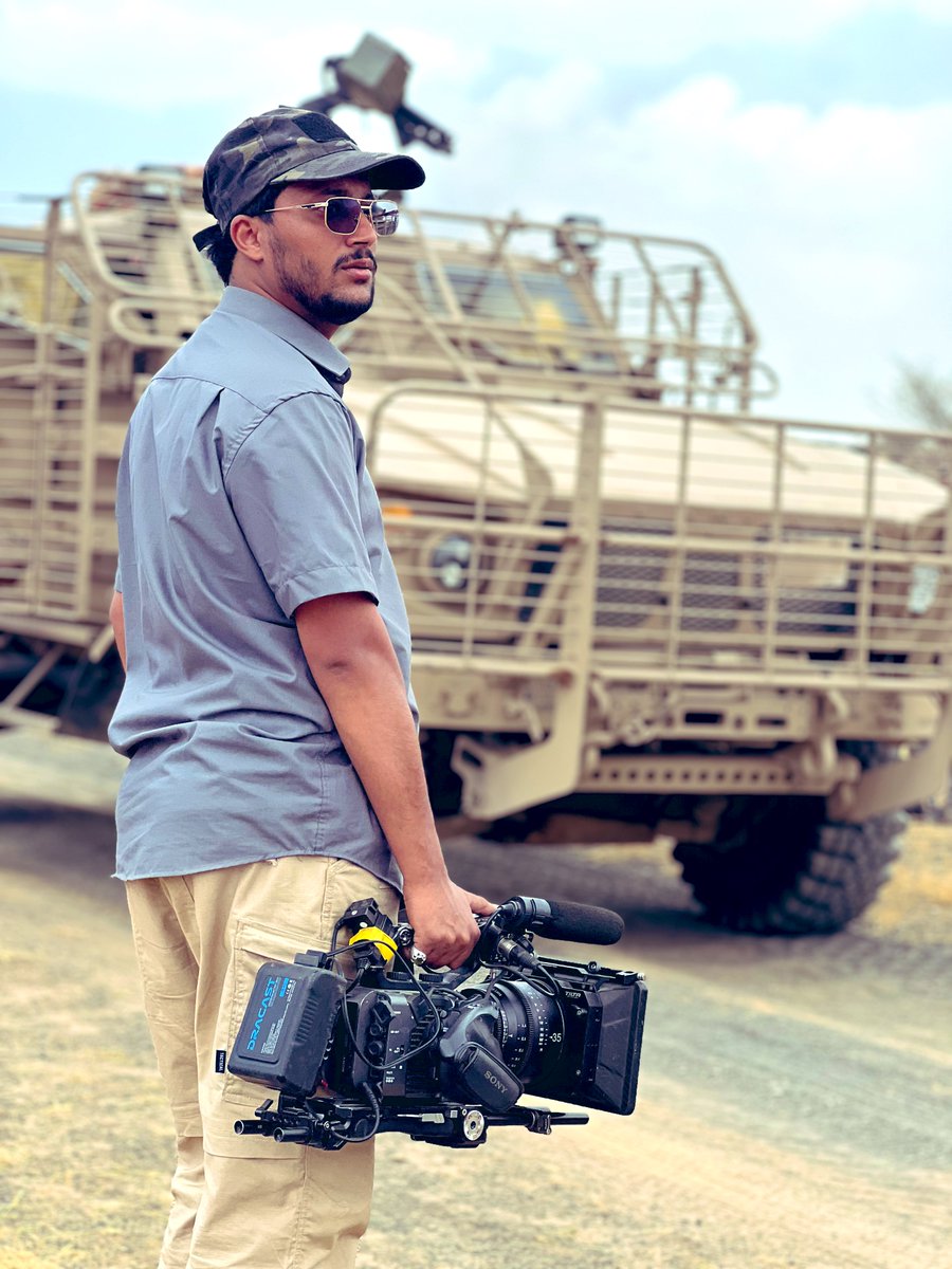 في هذه اللحظات نتوجه بالحمد والشكر لله في المقام الأول والأخير وبعد الإنتهاء من تصوير آخر مشهد لـ مسلسل عهد الأحرار 
أشكر جميع أفراد طاقمنا الرهيبين 

وها أنا اليوم أقف فخوراً بكم وفخور بنفسي كوني كنت معكم طوال هذه الفترة 
مُعيناً لكم ومعكم كـ DoP 
 
مع الله 🤍

By: <a href="/yahay__ali78/">^YAHYA ALI^</a>