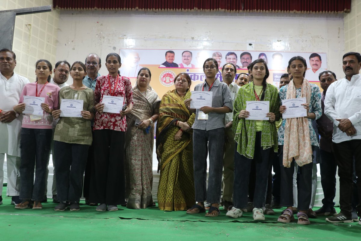 DM_Khandwa's tweet image. ✅ "संकल्प से समाधान" अभियान के तहत खण्डवा में ब्लॉक स्तरीय शिविर संपन्न

✅ नागरिकों को योजनाओं के स्वीकृति पत्र प्रदान किए गए

Read More : facebook.com/share/p/1FGcCi…

@JansamparkMP 
@mpurbandeptt 
@healthminmp 
@minprdd 
#khandwa