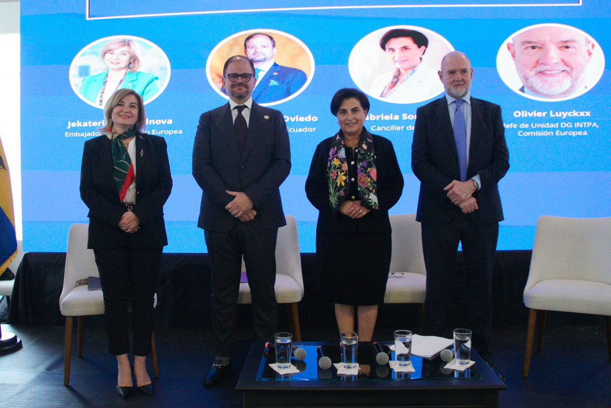 ItalyinEcuador's tweet photo. 🇪🇺🤝🇪🇨 El Embajador de Italia en Ecuador, @giovadavoli, participó en el lanzamiento de la ampliación del programa #EUROFRONT, junto a autoridades nacionales, entre ellas el Ministro del Interior, John Reimberg, y la Canciller, Gabriela Sommerfeld. https://t.co/WEKK1SUStx