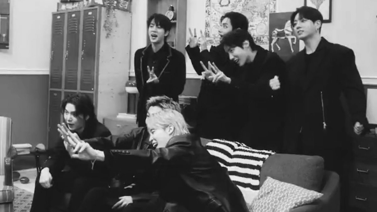 withgukk's tweet photo. seven always ♡ https://t.co/ZyIRHz3QYY