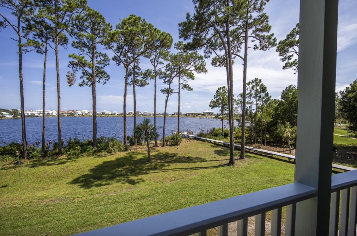 🦅 Welcome to Salty Eagle Overlook, where Oyster Lake is your backyard. It's rare to find the tranquility of a dune lake alongside the fun of 30A, but this retreat delivers.

beautifulbeach.com/vacation-renta…

#BeachfrontLiving #SoWal #beautifulbeach #30A #oysterlake #vacationrental