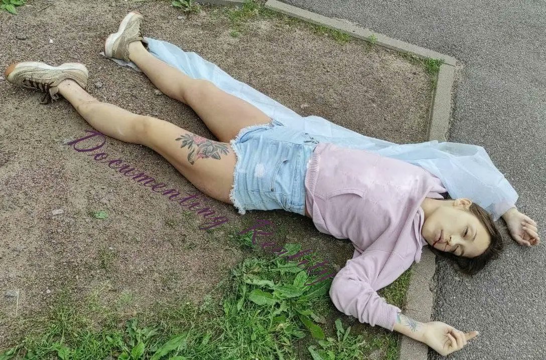 IO_083's tweet photo. Russian Female Pornstar commits suicide from a high-rise building
#woman #female #sex #porn #pronstar #russian #die #suicide #death #fuck #pornwatcherdeath #girl #people #russia https://t.co/MyBBoirZ2v