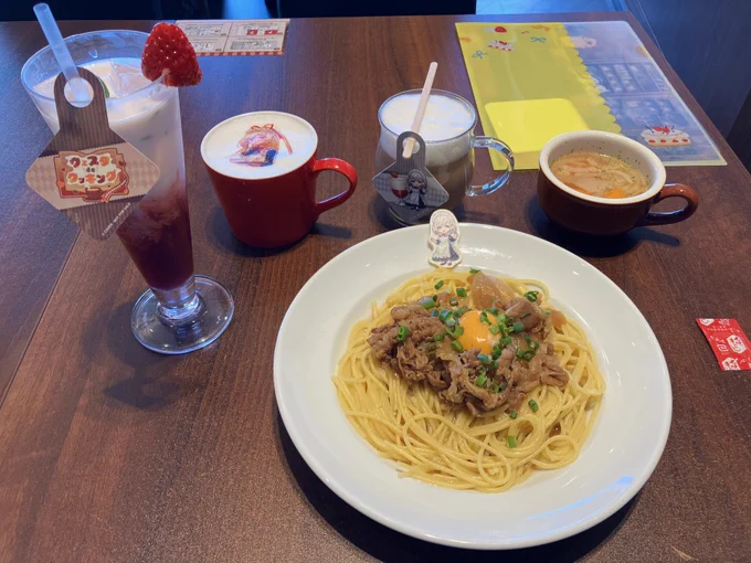 この間ウェスタdeクッキングのコラボカフェにいってきました～(ˊᗜˋ*) 牛丼風パスタやイチゴミルクとてもおいしゅうございました 個人的にうれしかったのはマンガで一番好きなコマのパネルが展示してあったこと ウェスタdeのコミックの絵柄 好きだ #ウェスタマチカドカフェ