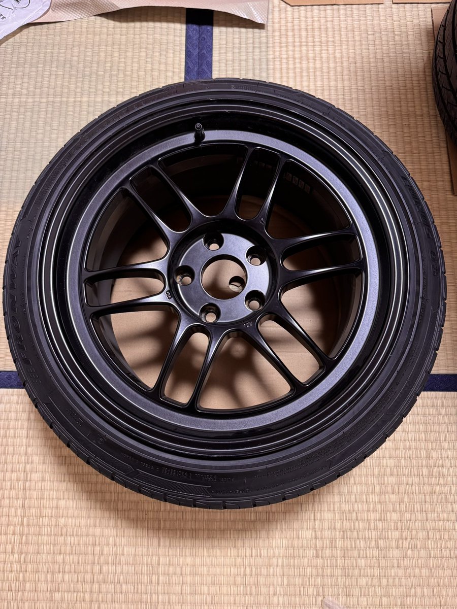 oriku_01's tweet photo. ENKEI RPF1 17インチ
9J +22 114.3 4本通し売ります。
価格126000円
値下げ交渉可能です。
#ホイール売ります　#ENKEI
#RPF1 https://t.co/aZFZv7PHus