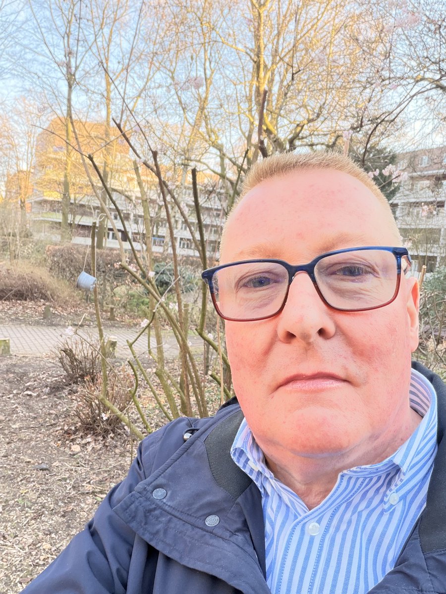Als Anwohner und Mitglied im Regionalausschuss Eppendorf-Winterhude hatte ich heute die Veranstaltung „Einladung zum Baustellengespräch, Information zur Baumaßnahme Grünzug“ besucht. Es gab viele interessante Informationen zum Stand der Baumaßnahmen, Aufwertung Grünzug Jarrestadt