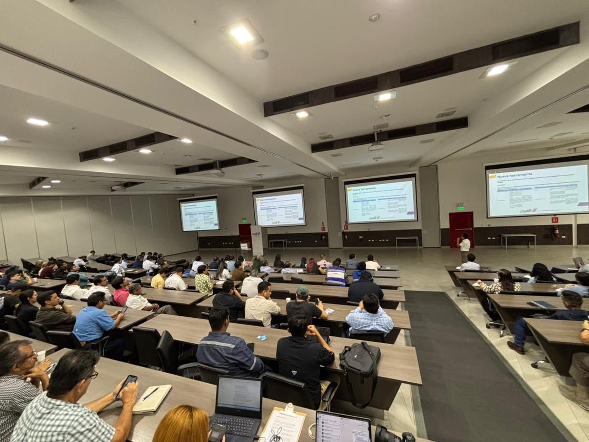 CNEL_EP's tweet photo. ⚡ #CNELEP avanza en su proceso de modernización institucional

Presentamos una nueva herramienta informática para la gestión de proyectos eléctricos particulares, que permitirá optimizar y agilizar etapas clave como la aprobación, ejecución, supervisión, recepción y energización.

Esta plataforma digital integrada fortalece la eficiencia operativa, mejora los tiempos de respuesta y aporta mayor transparencia en los procesos del sector eléctrico.

Con estas acciones, continuamos incorporando soluciones tecnológicas que elevan la calidad del servicio y la atención a nuestros usuarios.

▶️ Transmisión en vivo por YouTube: https://t.co/KCw7Mhm9uc