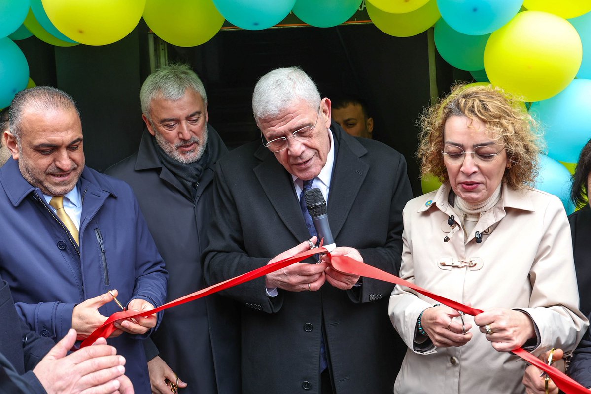 Genel Başkanımız Sayın Müsavat Dervişoğlu, Ünye'de yeni ilçe binamızın açılışına katıldı.

Açılış törenini, âdeta bir miting havasında geçirmemize vesile olan tüm Ordulu vatandaşlarımıza teşekkür ediyoruz.

Misafirperverlikleri için Ünye İlçe Başkanımız Sayın Servet Zeren'e ve İl