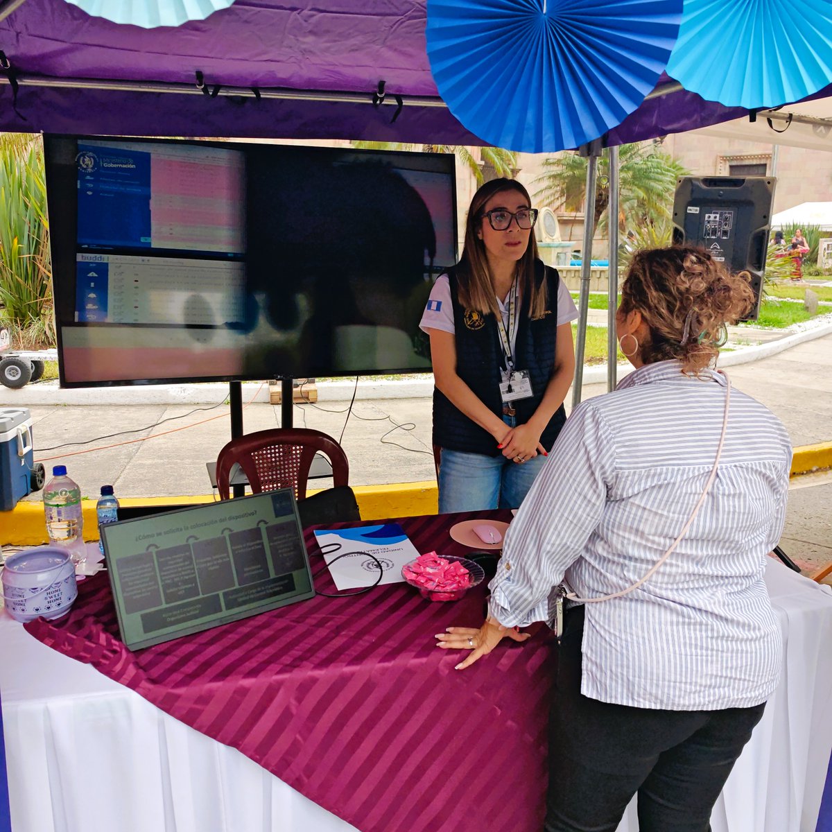 UCTMINGOB's tweet photo. En el #8M estuvimos presentes en la feria del Palacio de #Gobernación. 💜
La @UCTMINGOB (@mingobguate) socializó el uso del #ControlTelematico en el ámbito de familia y penal, clave para la protección de las mujeres y la prevención de la violencia.
#SeguridadConTransparencia https://t.co/ITusi62P3A