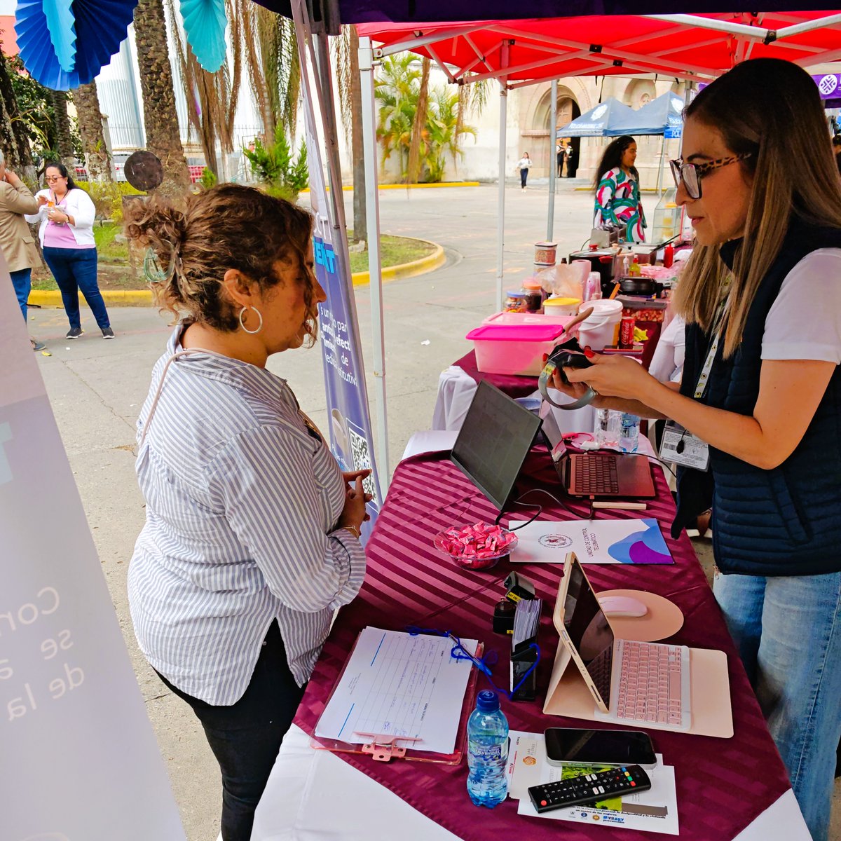 UCTMINGOB's tweet photo. En el #8M estuvimos presentes en la feria del Palacio de #Gobernación. 💜
La @UCTMINGOB (@mingobguate) socializó el uso del #ControlTelematico en el ámbito de familia y penal, clave para la protección de las mujeres y la prevención de la violencia.
#SeguridadConTransparencia https://t.co/ITusi62P3A