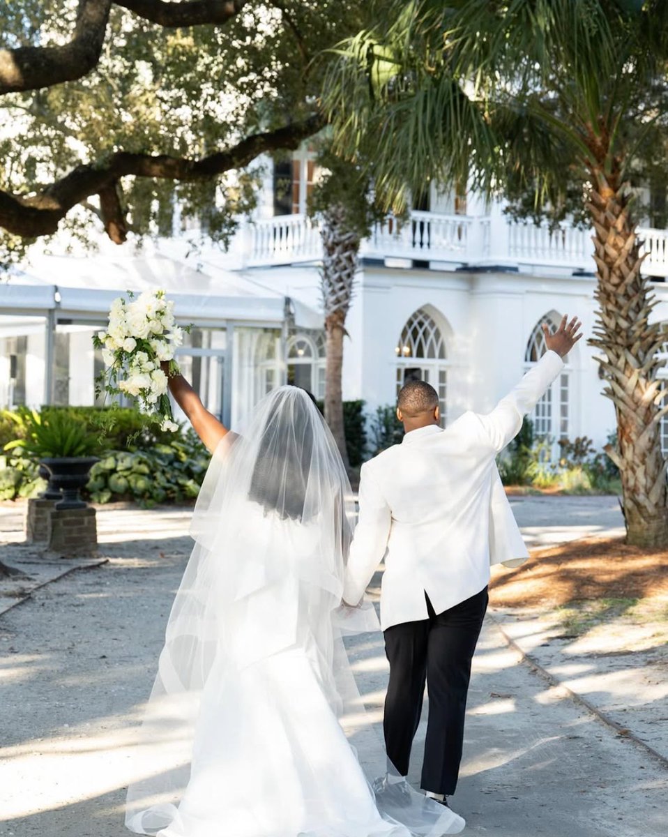 Explore Charleston tweet media