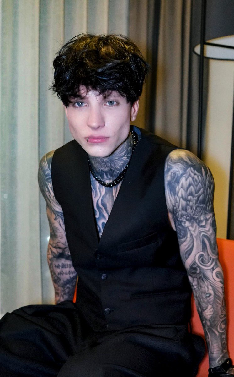 Alemon20_'s tweet photo. @programa_hoy #SoyFanDe @xCryboy  es el más lindo siempre con todas las cryboyers, te recibe con un abrazo y un saludo y se acuerda de la mayoría de nosotras 🥹🖤 https://t.co/8vAgbVYali