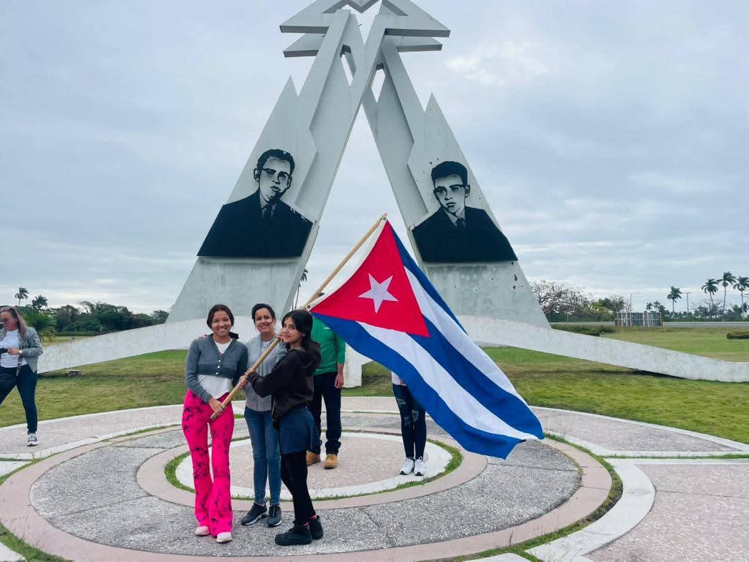 leyanis_carmona's tweet photo. Desde el monumento a los Hermanos Saíz Montes de Oca de se abanderó la Brigada Centenario del Comandante en Jefe #FidelPorSiempre, integrada por la #FeuUPR y la #FEEM que contribuirá en el control, fiscalización y cumplimiento del programa energético nacional.
#PinardelRío https://t.co/qmm1pJG4NK