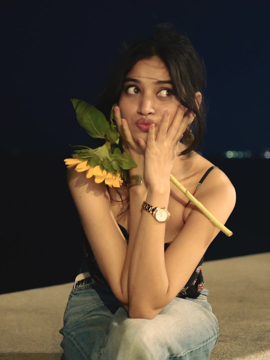 Reshika 💫 tweet media