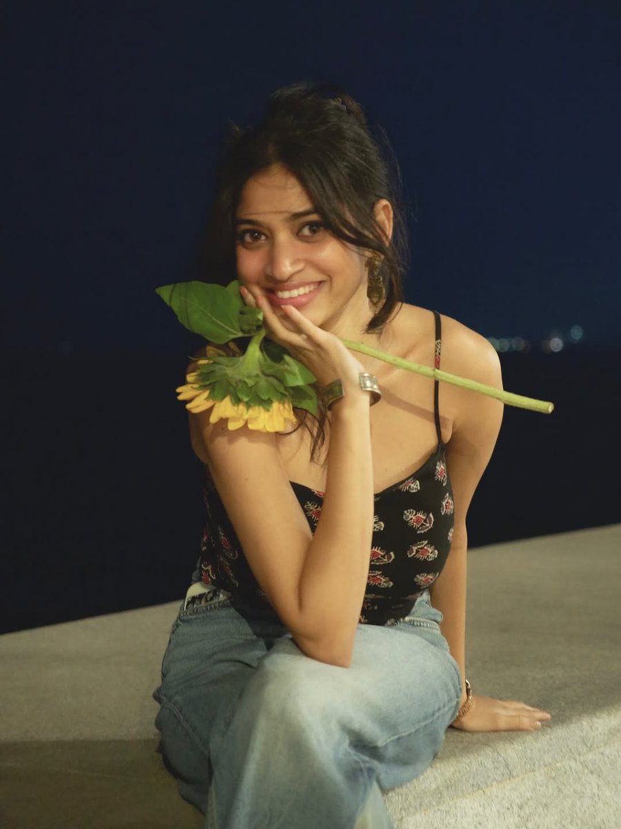 Reshika 💫 tweet media