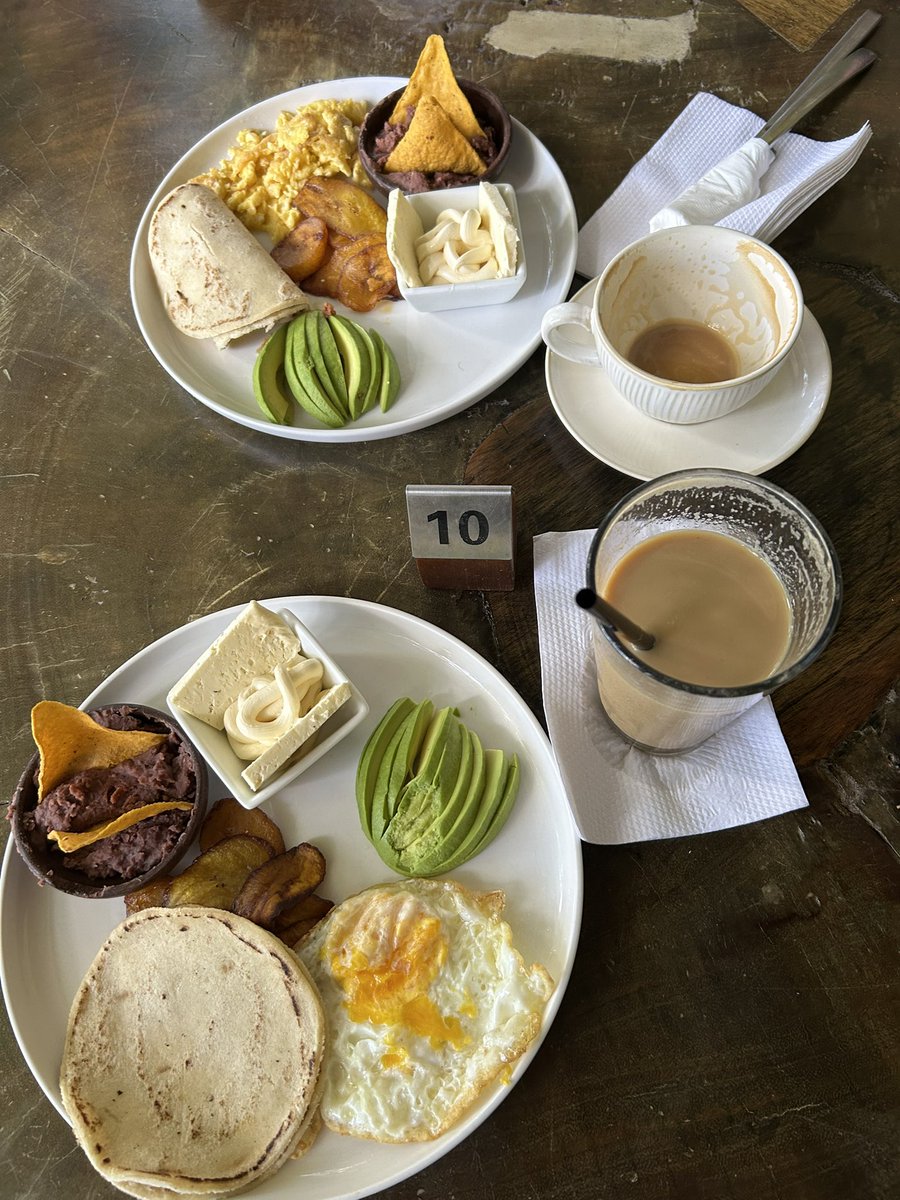 Alex_nexus_'s tweet photo. Un café en el desayuno te devuelve la vida 💕💕
#cafe #saludable #vida https://t.co/biYGL9BgEw